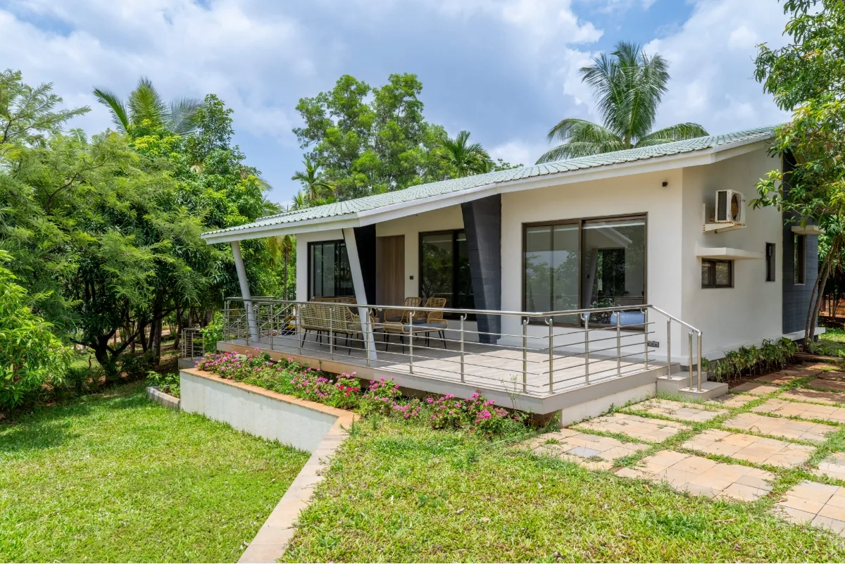 2 Bedroom & Lounge Villa with Private Garden